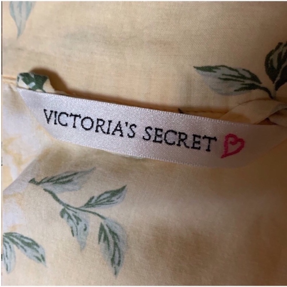 Vintage Victoria’s Secret light yellow long lightweight robe with floral print - Picture 11 of 11